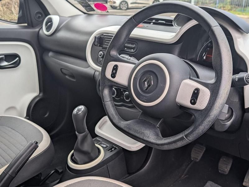 Used Renault Twingo Play 70 HP (51 kW) 2015 Black Hatchback