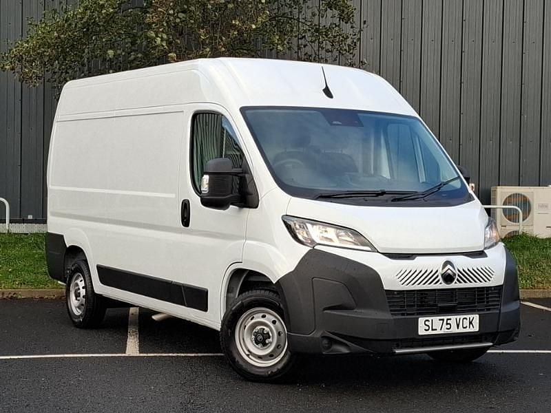 Solid icy white New 2025 Citroën Relay Van | £19,998 (Fair price) - Image 1/4