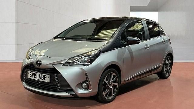 Used Toyota Yaris 111 HP (81 kW) 2019 Silver Hatchback
