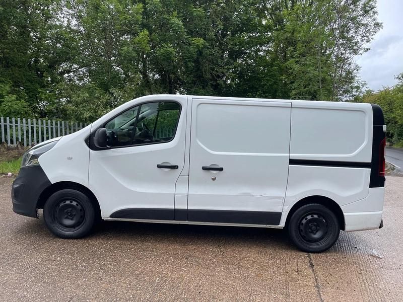 Second-hand Vauxhall Vivaro Sportive 125 CP (91 kW) 2019 Alb Monovolum