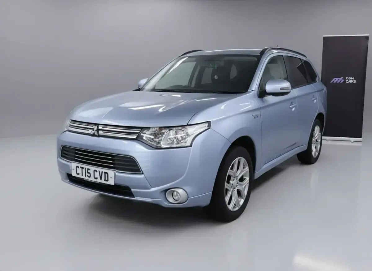 Used Mitsubishi Outlander P-HEV 2015 Blue Estate