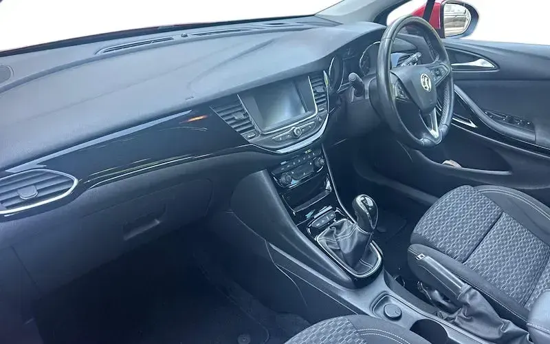 Used Vauxhall Astra SRi 150 HP (110 kW) 2018 Red Hatchback