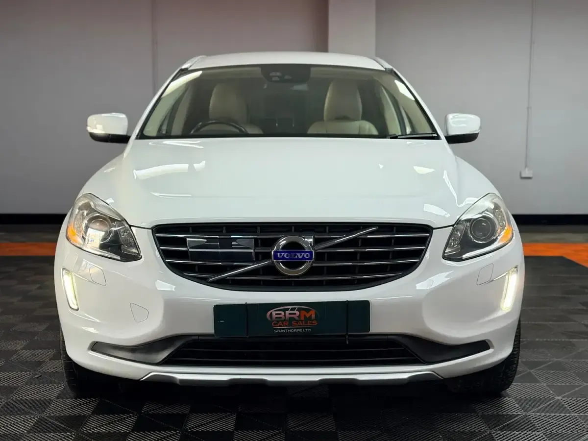 Used Volvo XC60 SE Lux 215 HP (158 kW) 2014 White SUV