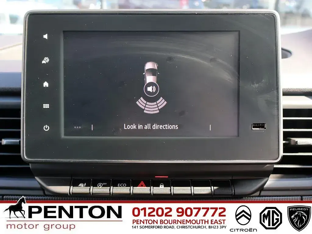 Used Renault Trafic 2025 Red MPV