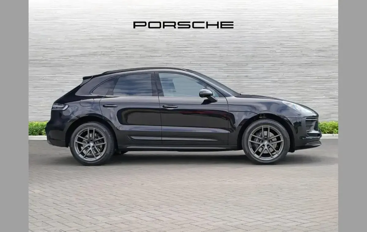Used Porsche Macan 261 HP (191 kW) 2026 Black SUV