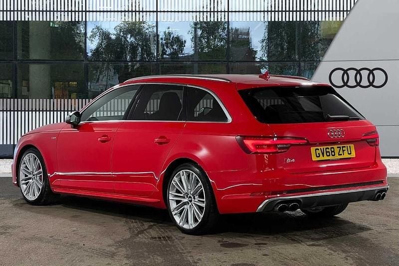 Used Audi S4 Black Edition 354 HP (260 kW) 2019 Red Estate