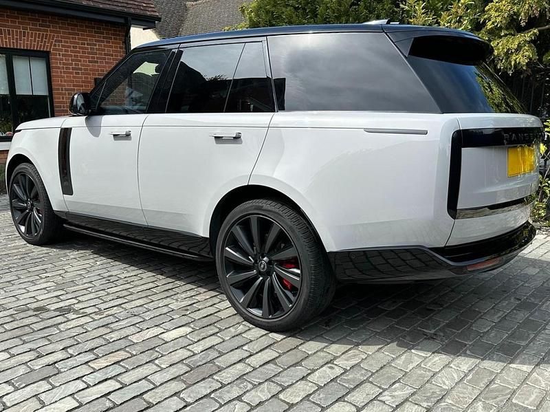 Begagnad Land Rover Range Rover 523 HK (384 kW) 2023 Grå SUV