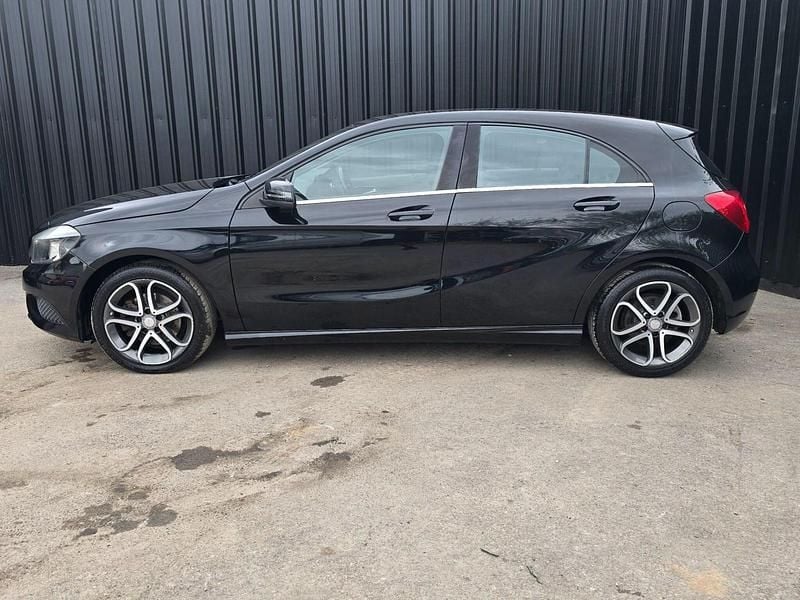 Used Mercedes A180 122 HP (89 kW) 2015 Black Hatchback