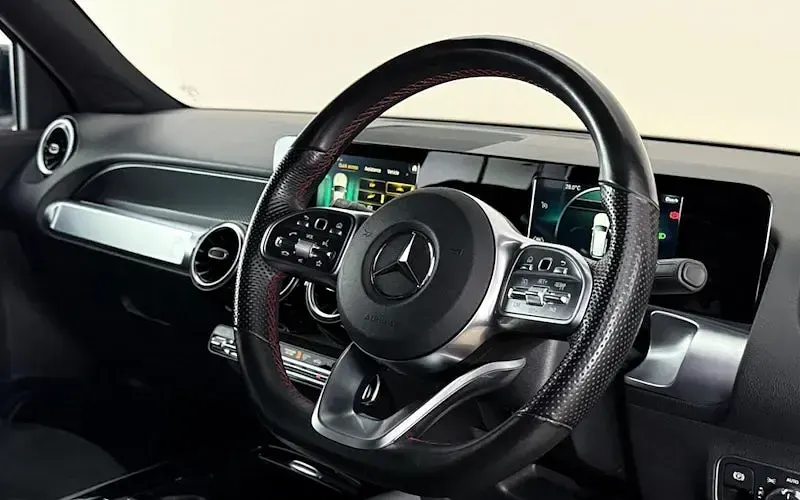 Used Mercedes GLB200 AMG line 163 HP (119 kW) 2022 SUV
