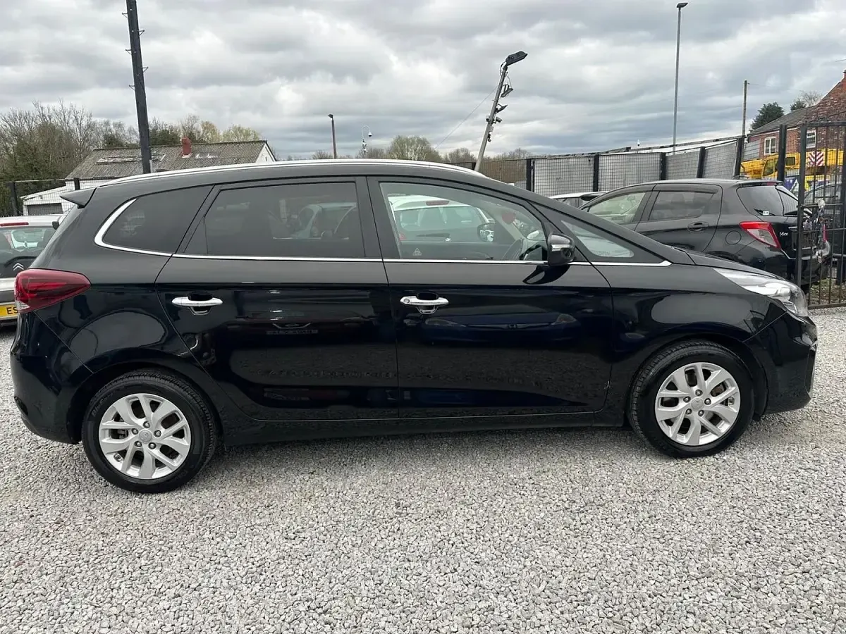 Used Kia Carens 135 HP (99 kW) 2018 Black MPV