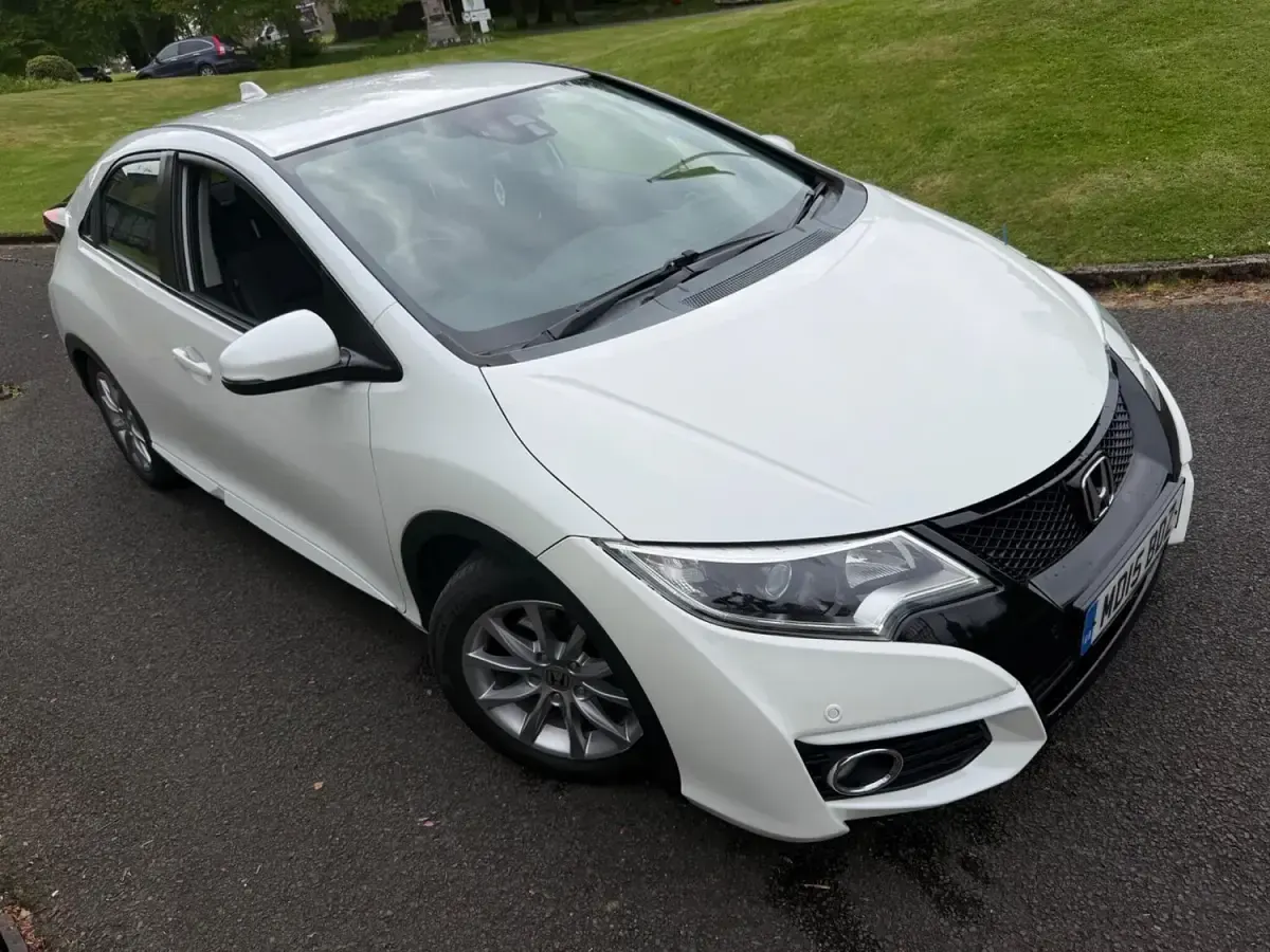 Used Honda Civic SE Plus 120 HP (88 kW) 2015 White Hatchback