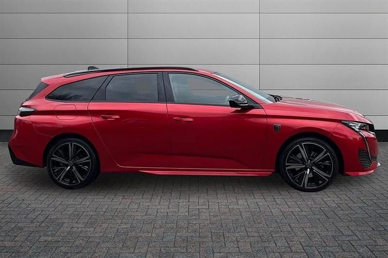 Used Peugeot 308 Premium 131 HP (96 kW) 2022 Elixir red Estate