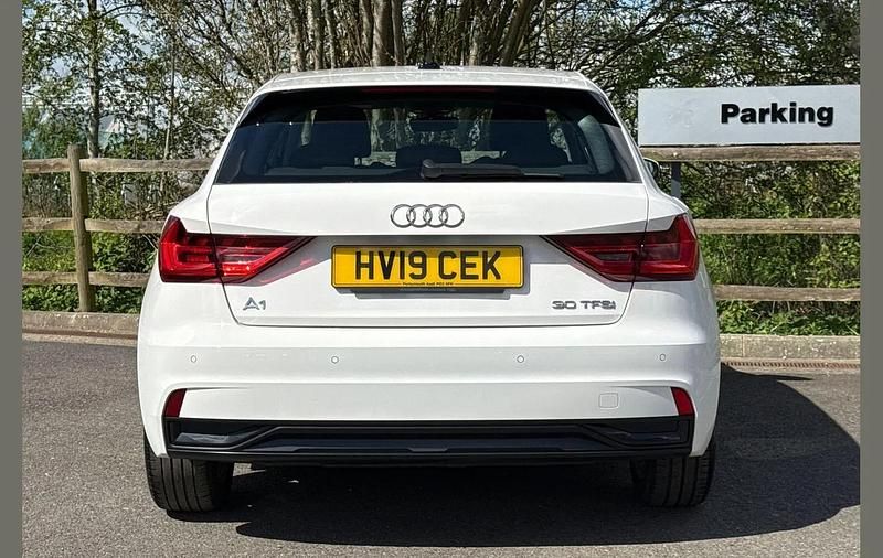 Begagnad Audi A1 Sport 113 HK (83 kW) 2019 Vit SUV