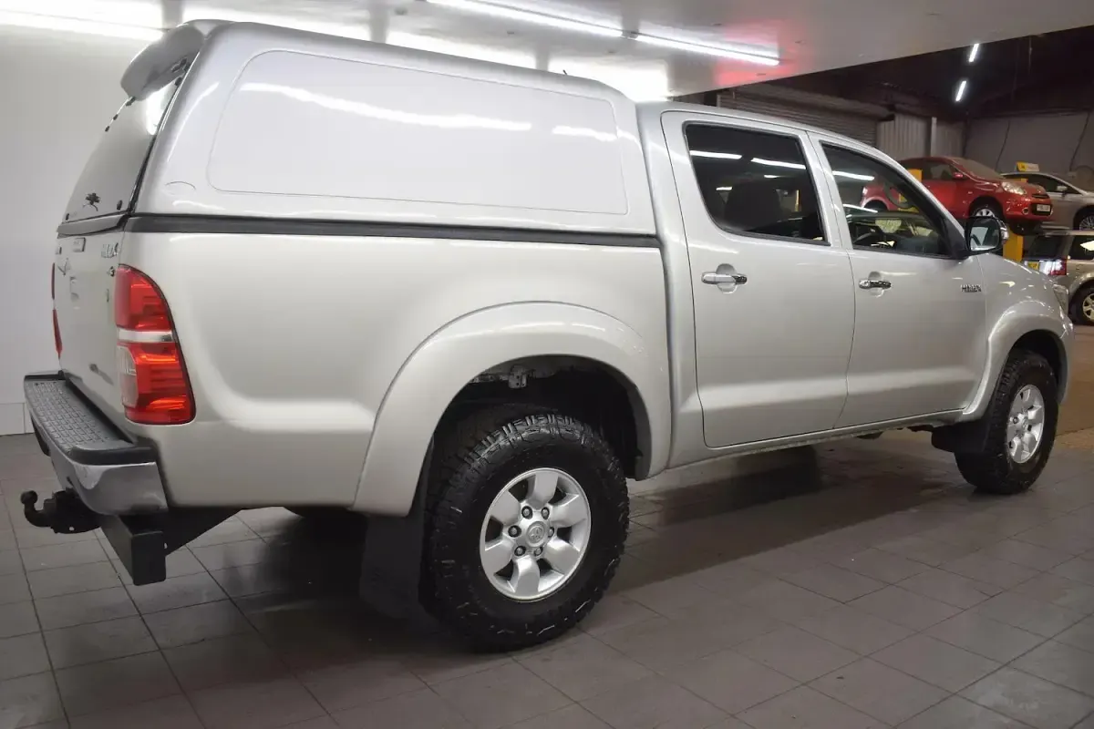 Used Toyota HiLux 144 HP (105 kW) 2012 Silver Pickup