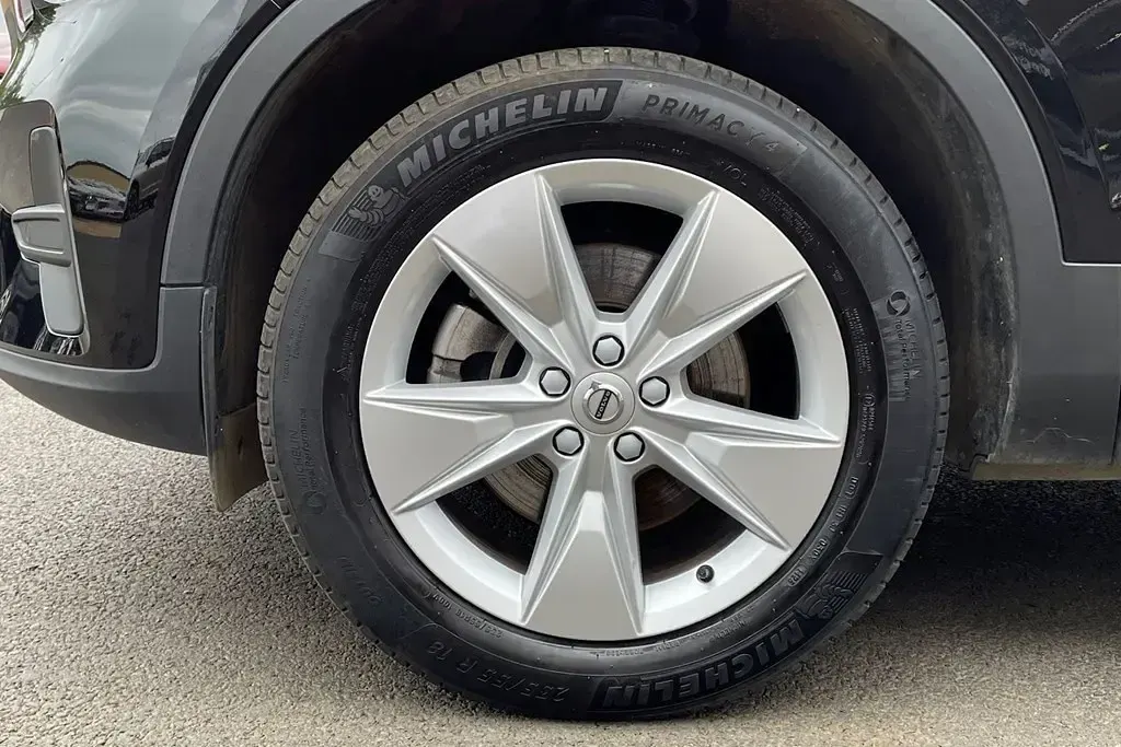 Used Volvo XC40 Core 161 HP (118 kW) 2025 Black SUV