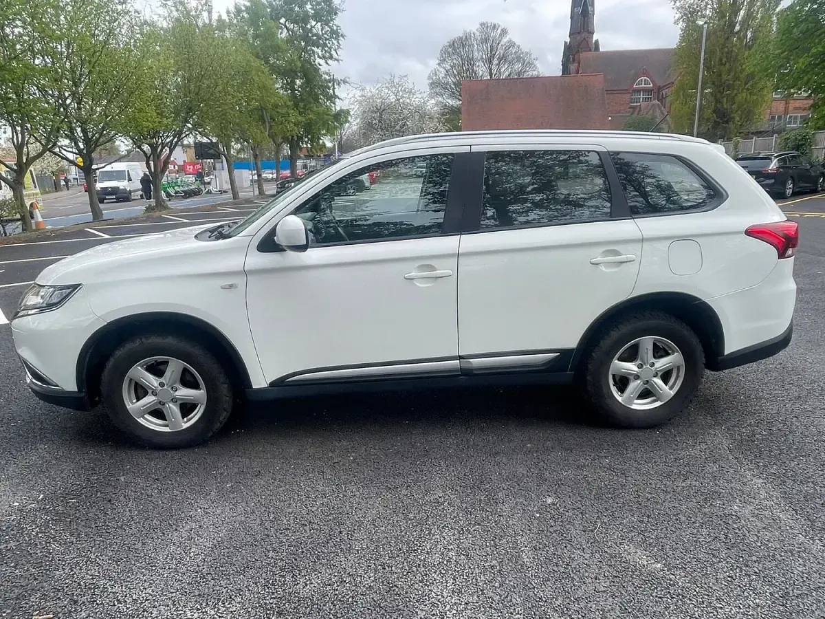 Used Mitsubishi Outlander 2016 White SUV