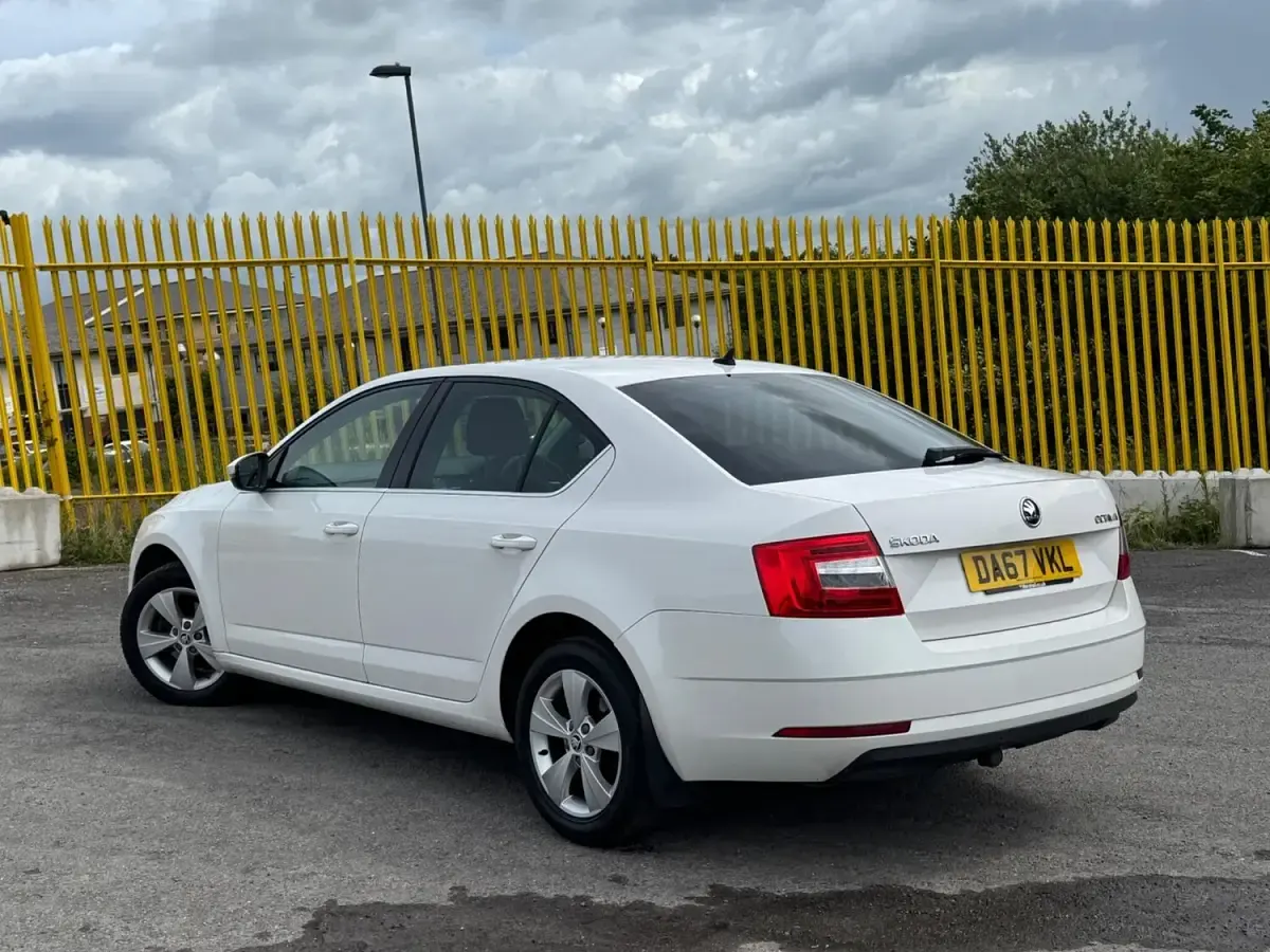 Used Skoda Octavia SE Technology 150 HP (110 kW) 2017 White Hatchback