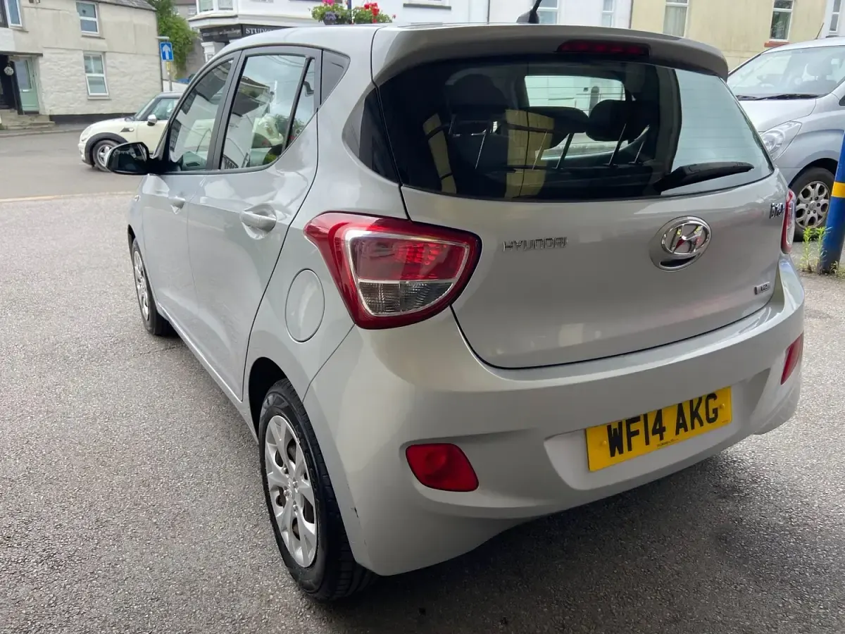 Used Hyundai i10 SE 87 HP (63 kW) 2014 Silver Hatchback