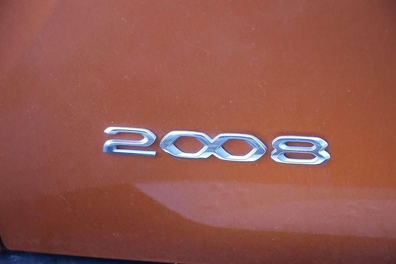 Used Peugeot 2008 Allure+ 100 HP (73 kW) 2023 Orange SUV