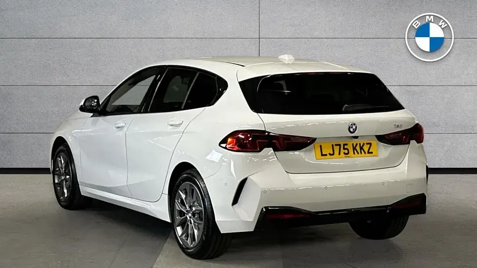 Neu BMW 120 Sport Line 168 PS (123 kW) 2025 Weiß Kleinwagen
