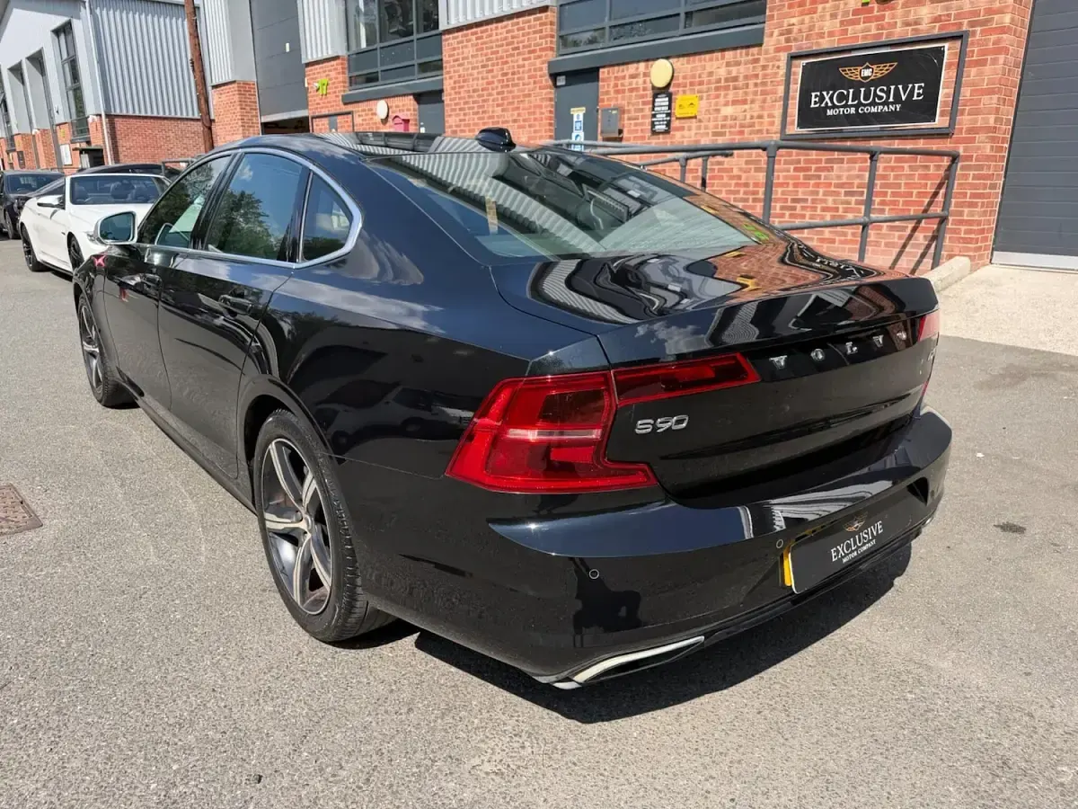 Used Volvo S90 R-Design 190 HP (139 kW) 2018 Black Sedan