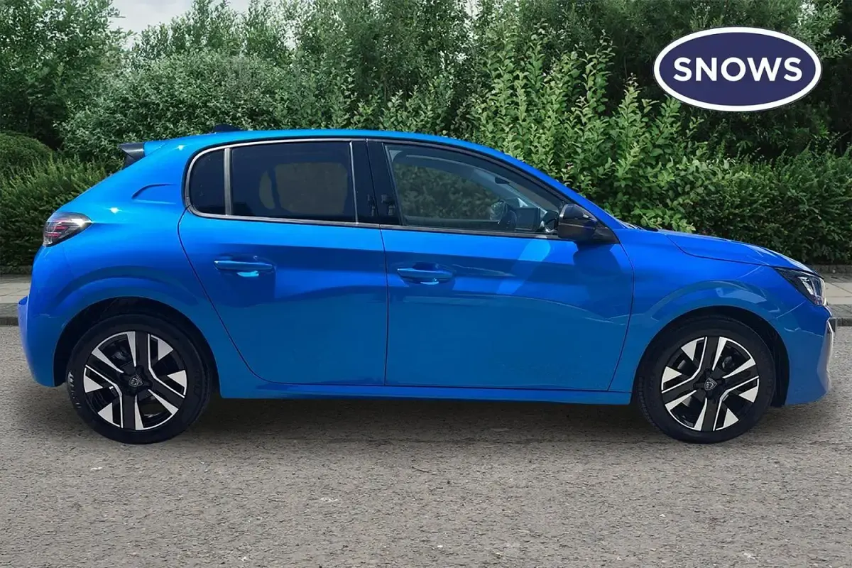 Used Peugeot 208 Allure 101 HP (74 kW) 2024 Blue Hatchback