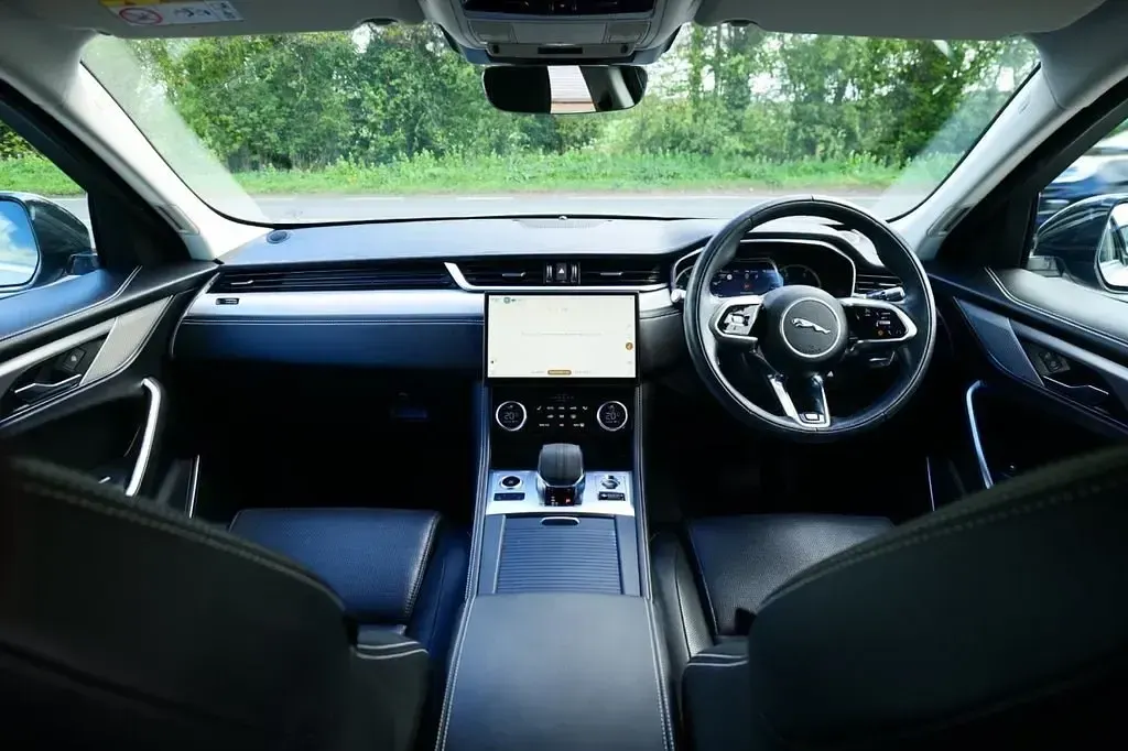 Used Jaguar F-Pace R-Dynamic 204 HP (150 kW) 2022 Silver SUV