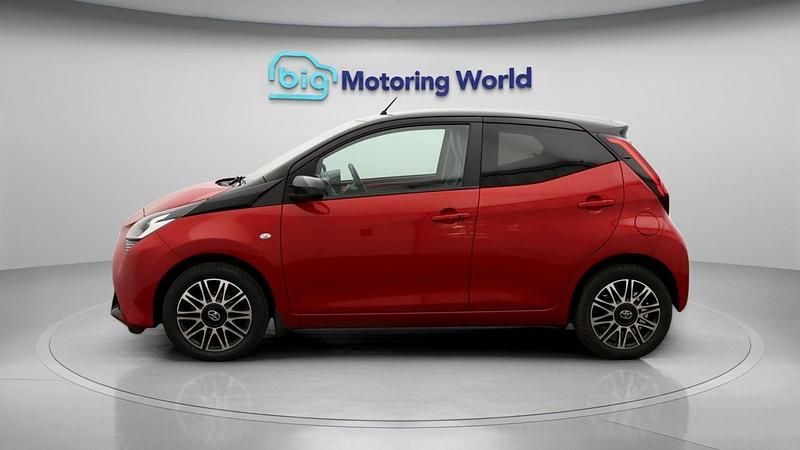 Used Toyota Aygo X-clusiv 72 HP (52 kW) 2021 Red Hatchback