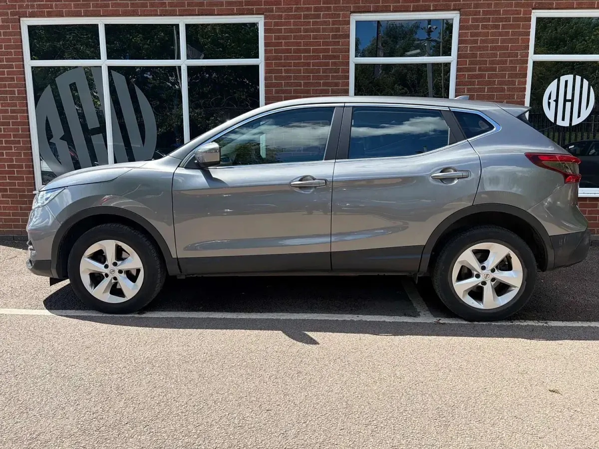 Used Nissan Qashqai Acenta Premium 115 HP (84 kW) 2019 Grey SUV