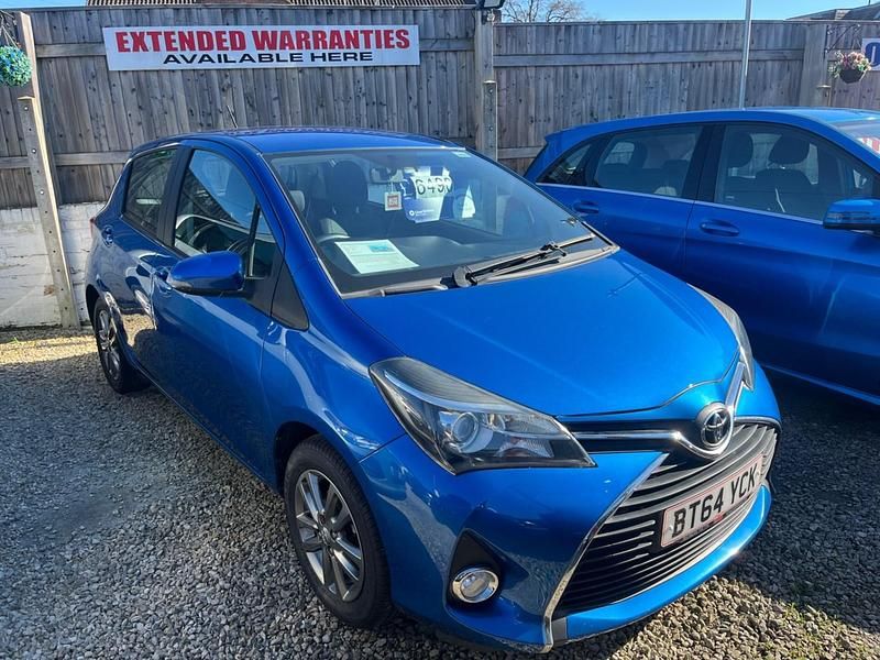 Used Toyota Yaris 99 HP (72 kW) 2014 Blue Hatchback
