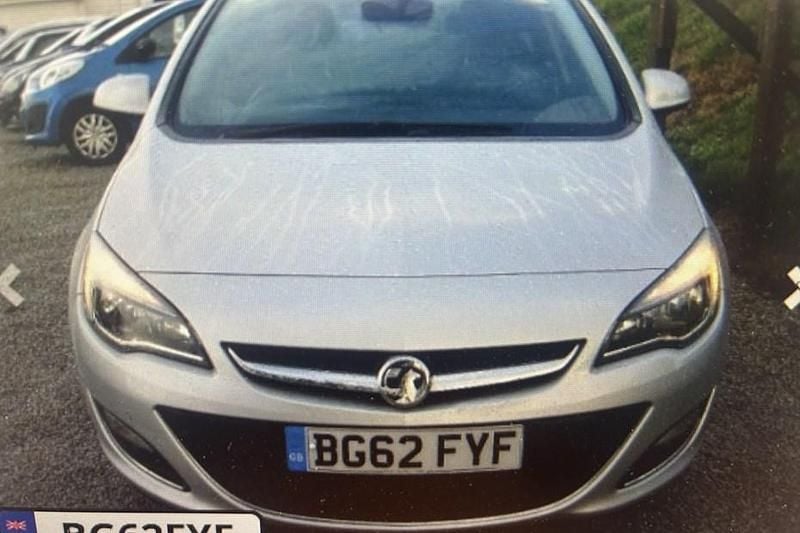 Silver Used 2012 Vauxhall Astra Hatchback | £1,999 (Good price) - Image 1/1