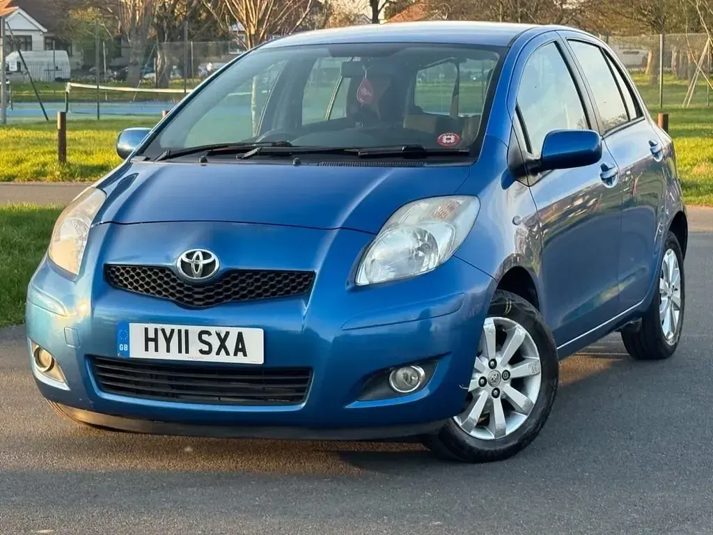 Begagnad Toyota Yaris 101 HK (74 kW) 2011 Blå Halvkombi