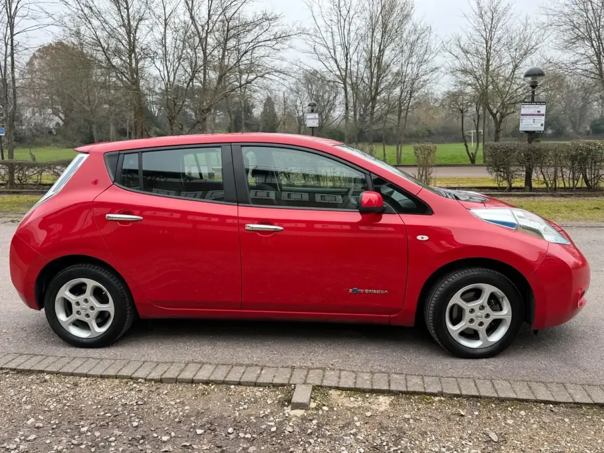 Gebraucht Nissan Leaf Acenta 80 kW (109 PS) 2017 Rot Kleinwagen