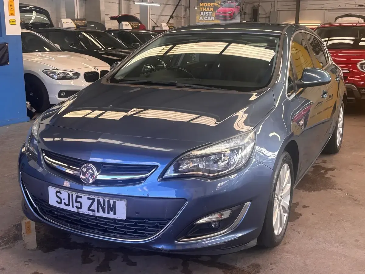Używany Vauxhall Astra Elite 115 KM (84 kW) 2015 Niebieski Hatchback