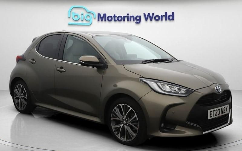 New 2024 Toyota Yaris Hybrid Hatchback | £20,000 (Expensive) - Image 1/4