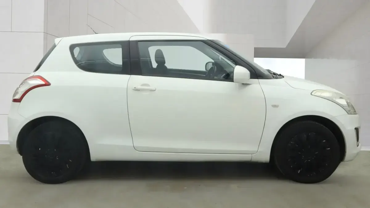 Used Suzuki Swift 2015 White Hatchback