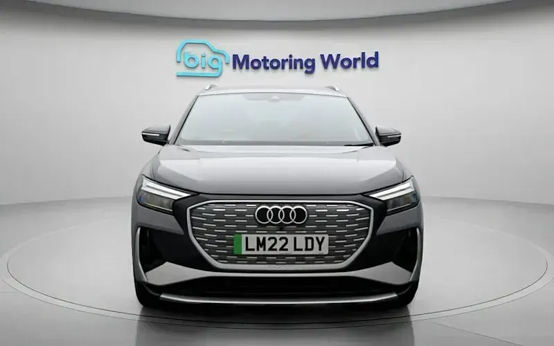 Usado Audi Q4 e-tron S-Line 150 kW (204 HP) 2022 Cinzento SUV