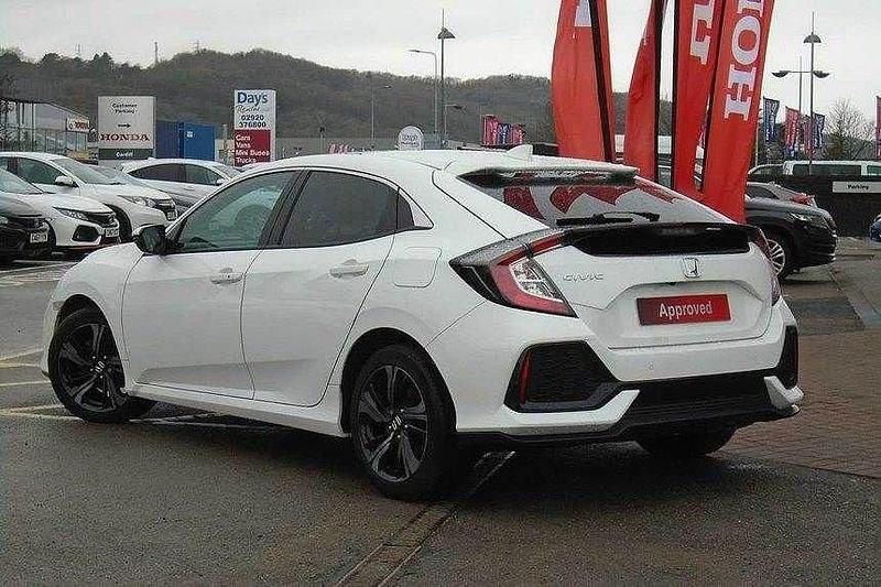 Begagnad Honda Civic EX 129 HK (94 kW) 2017 Vit Halvkombi