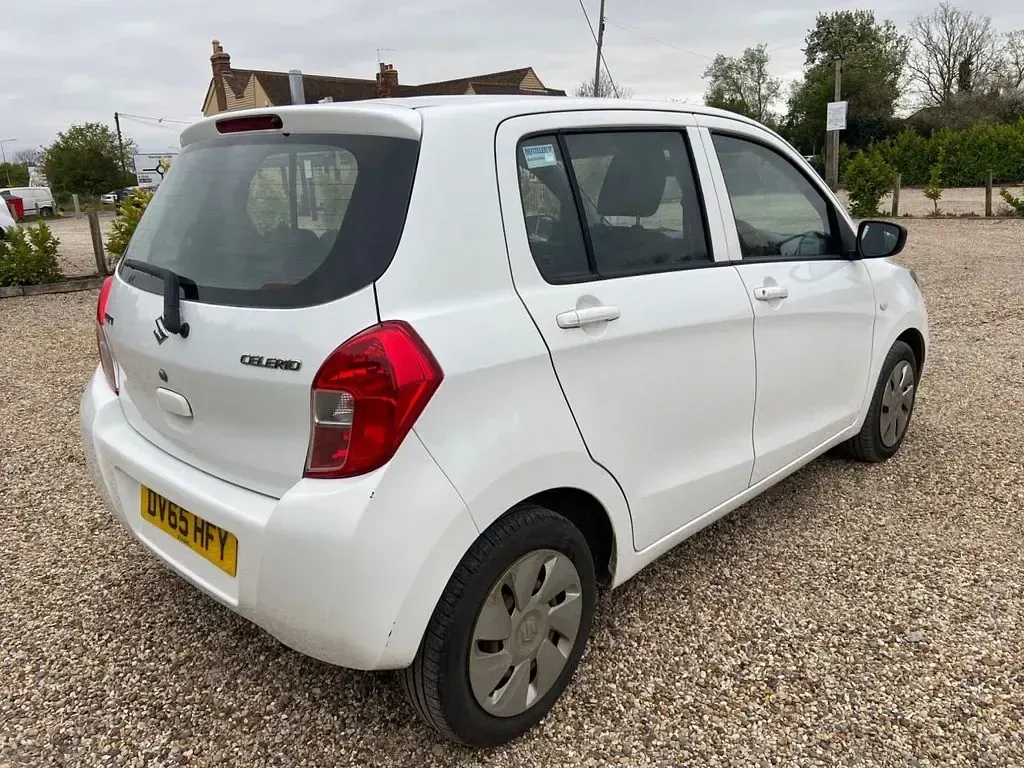 Used Suzuki Celerio 68 HP (50 kW) 2015 White Hatchback
