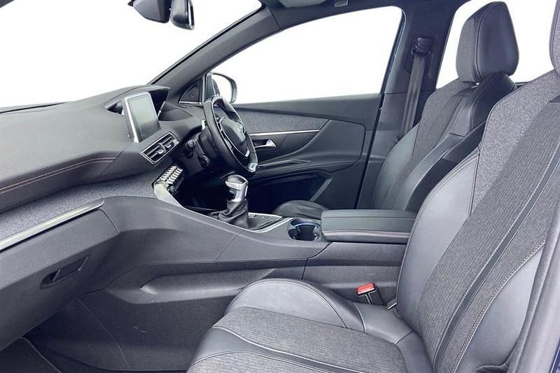 Used Peugeot 5008 Premium 131 HP (96 kW) 2019 Blue SUV