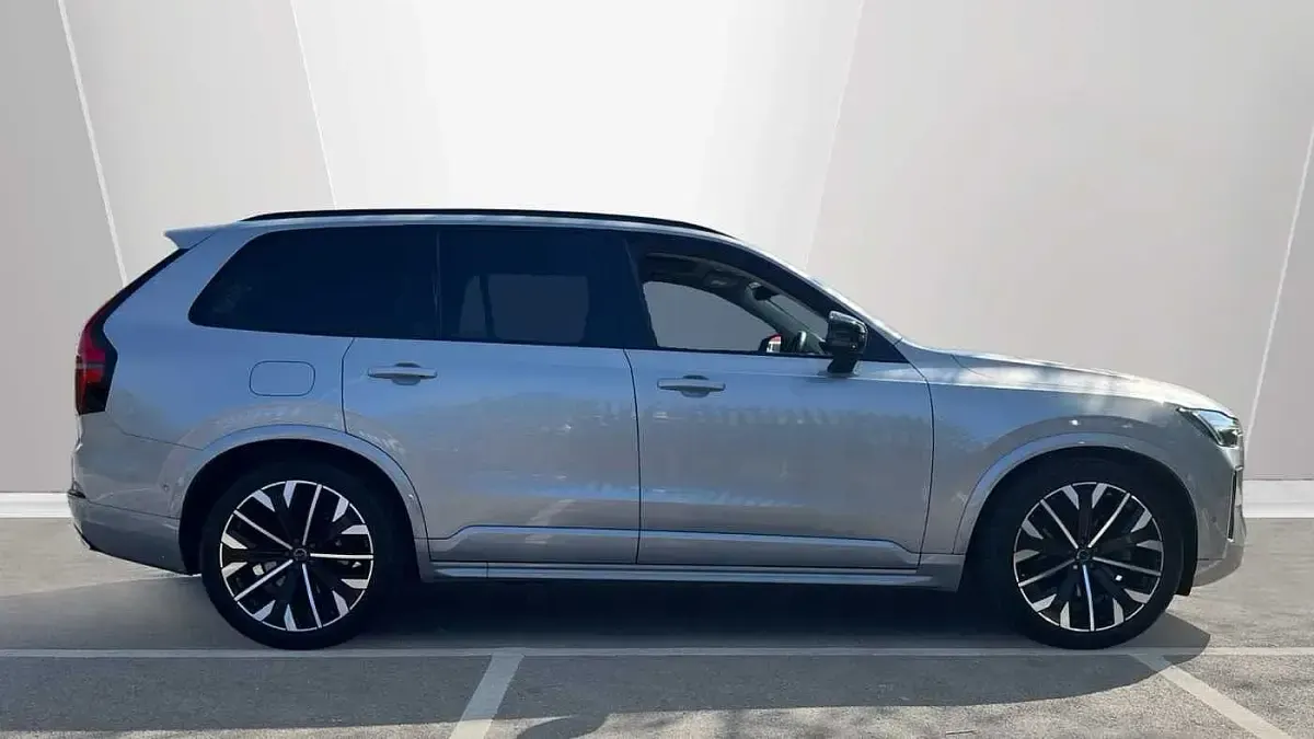 Usado Volvo XC90 Ultra 455 HP (334 kW) 2025 Prateado SUV