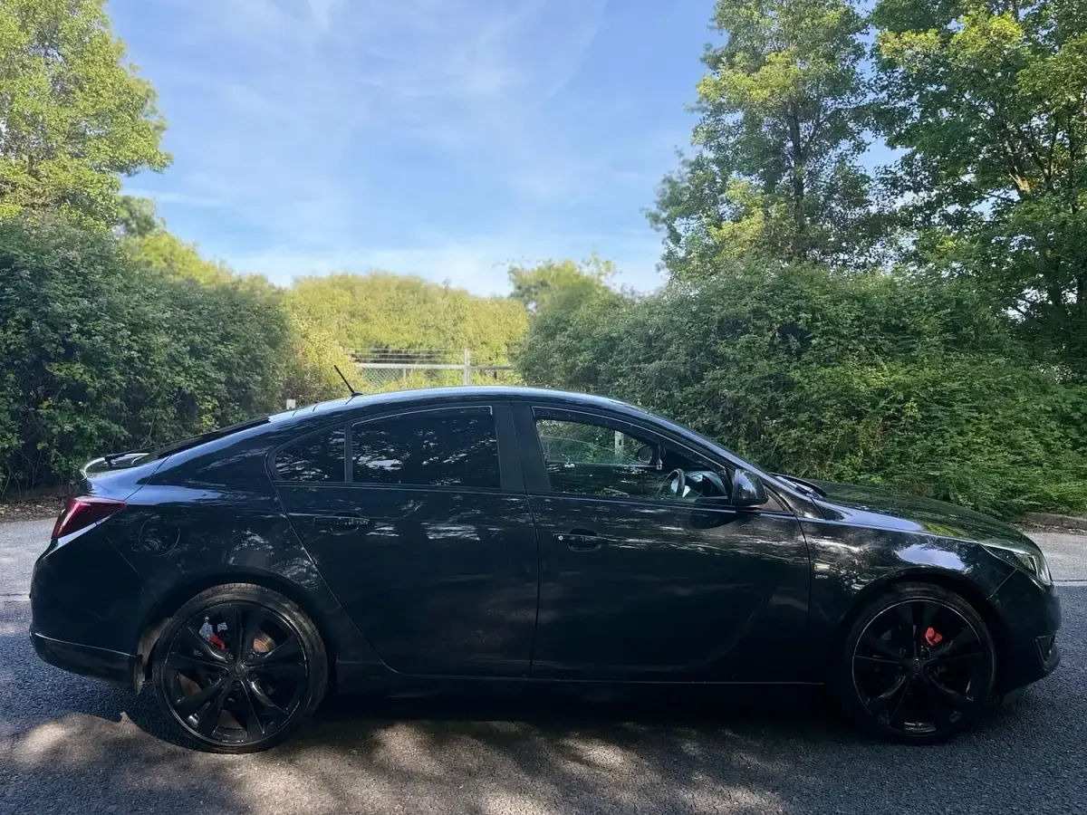 Used Vauxhall Insignia SRi 138 HP (101 kW) 2014 Black Hatchback