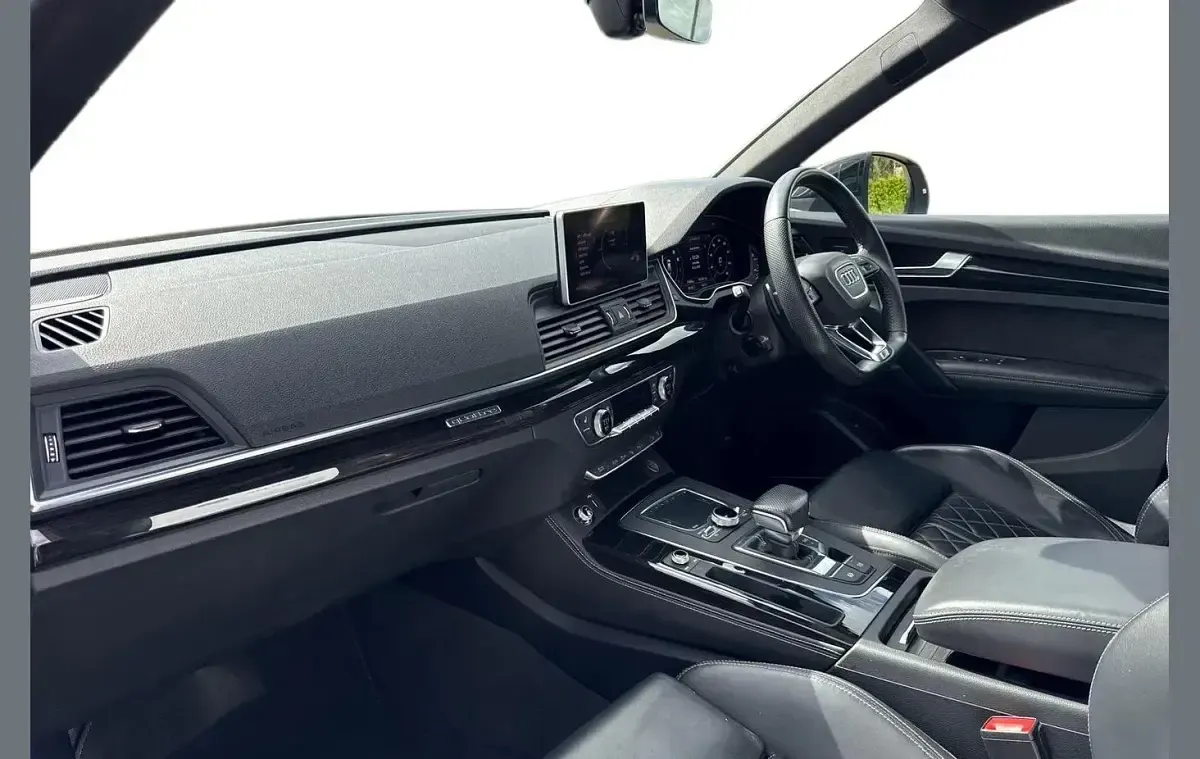 Begagnad Audi Q5 Comfort 241 HK (177 kW) 2019 Silver SUV