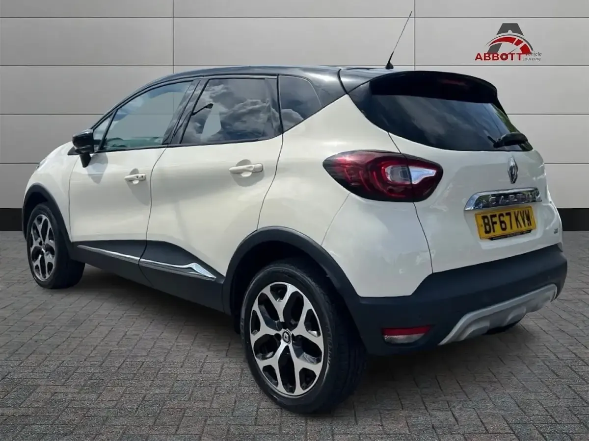 Used Renault Captur Dynamique 90 HP (66 kW) 2017 Cream SUV