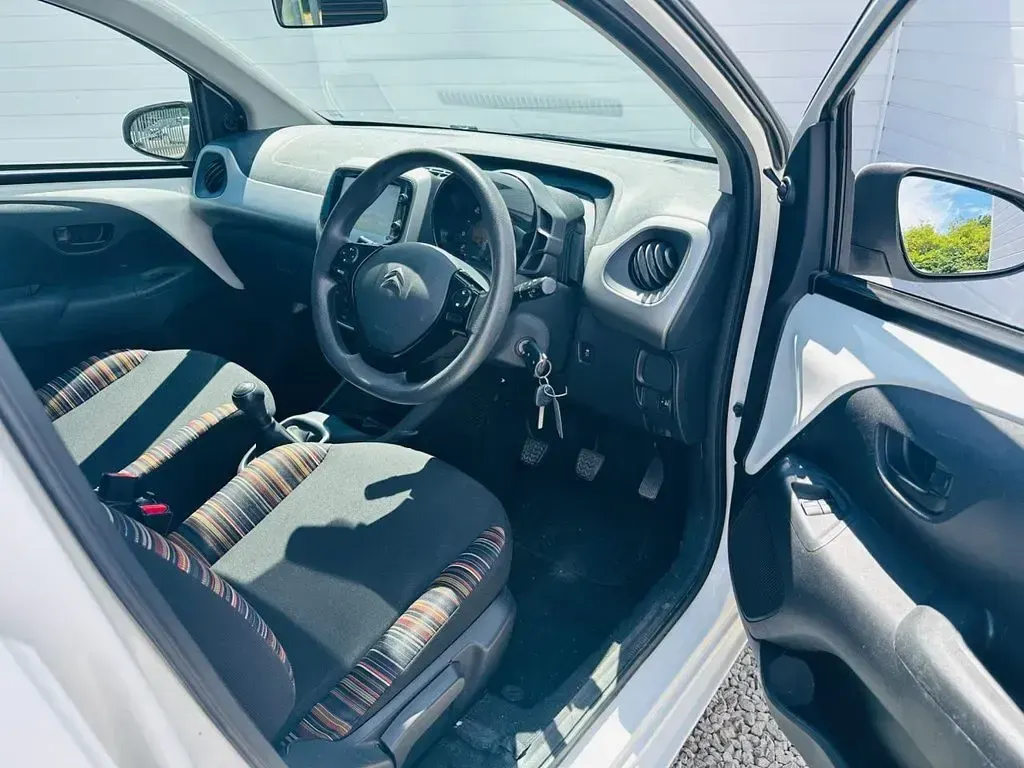 Used Citroën C1 Feel 68 HP (50 kW) 2015 White Hatchback