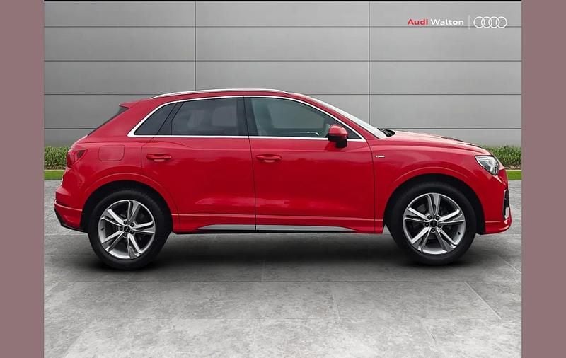 Begagnad Audi Q3 S-Line 150 HK (110 kW) 2022 Röd SUV