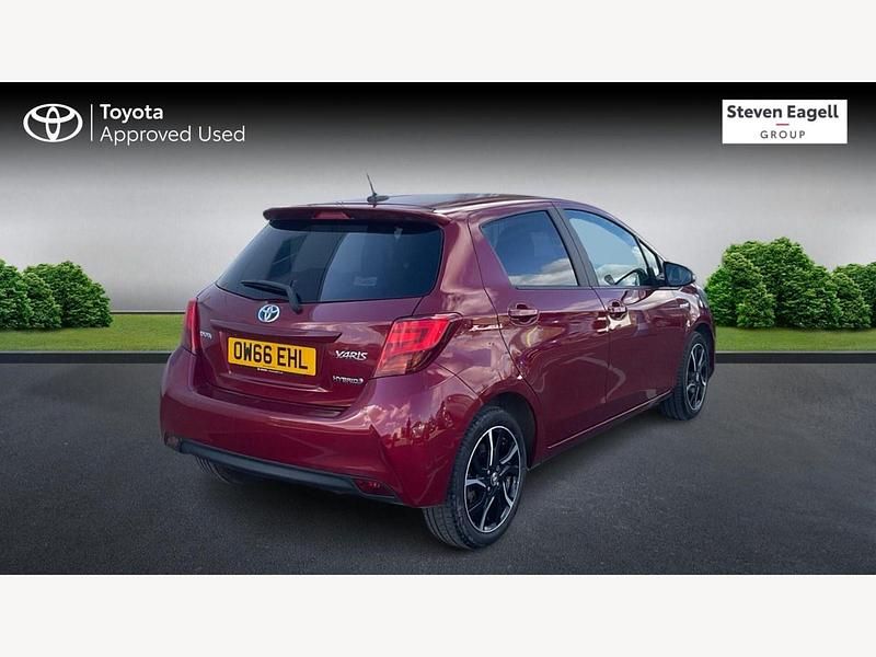 Used Toyota Yaris Hybrid Design 2017 Red Hatchback