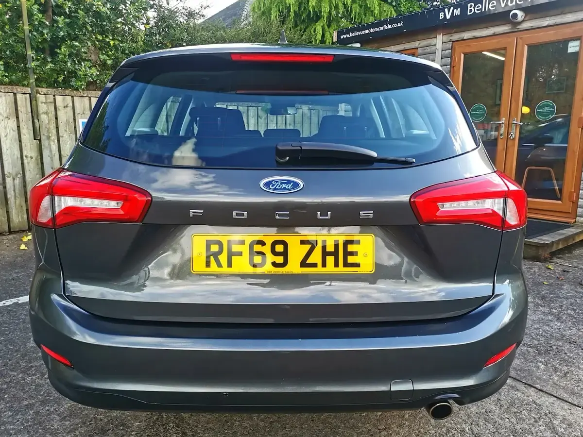 Used Ford Focus Zetec 95 HP (69 kW) 2019 Grey Estate