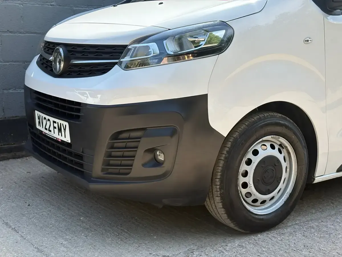 Used Vauxhall Vivaro 100 HP (73 kW) 2022 White MPV