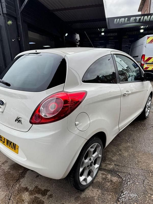 Usado Ford Ka Zetec 69 HP (50 kW) 2013 Branco Citadino